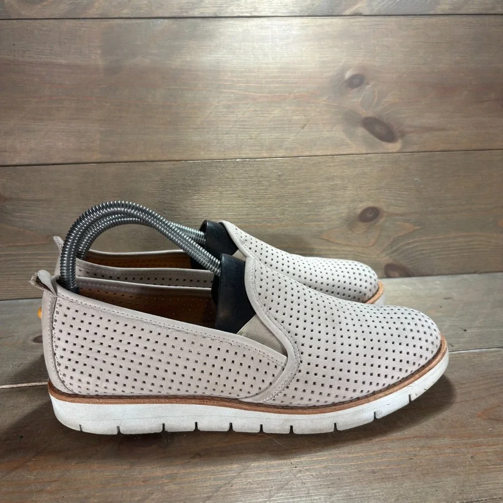samuel hubbard samsport Womens size 7.5 shoes beige Leather Slip On sneakers